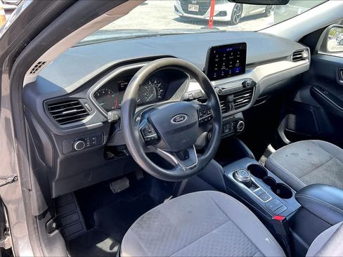 Used 2022 Ford Escape SE FWD image 2