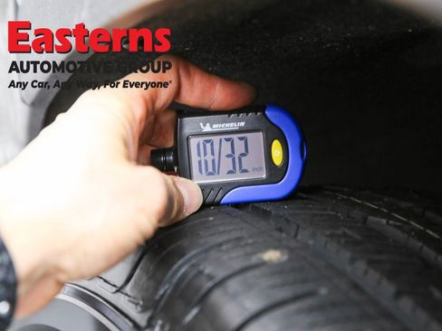 Used 2023 Chevrolet Traverse LS image 29