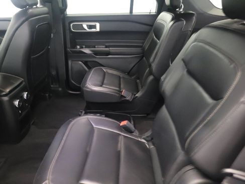 Used 2020 Ford Explorer XLT w/ Equipment Group 202A AWD/4WD image 18
