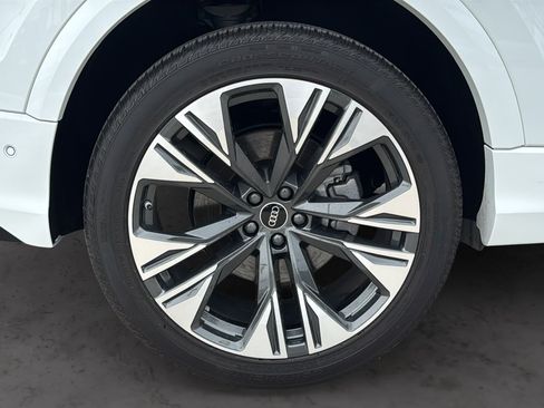 Used 2024 Audi Q8 Premium Plus AWD/4WD image 33