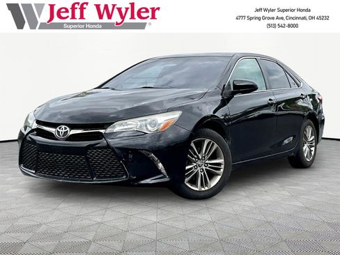 Used 2015 Toyota Camry SE w/ Moonroof Package FWD image 1