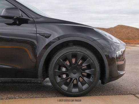 Used 2021 Tesla Model Y Long Range image 11