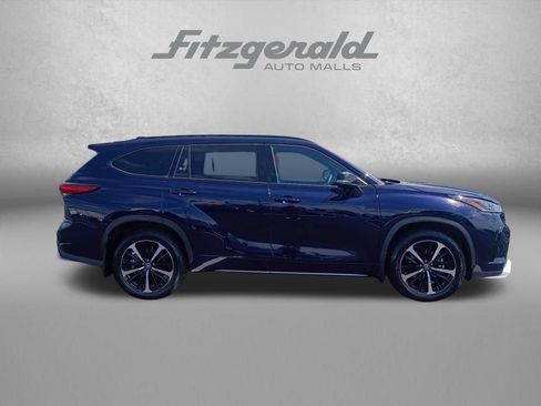 Used 2022 Toyota Highlander XSE AWD/4WD image 5