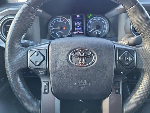 Used 2022 Toyota Tacoma TRD Off-Road image 26