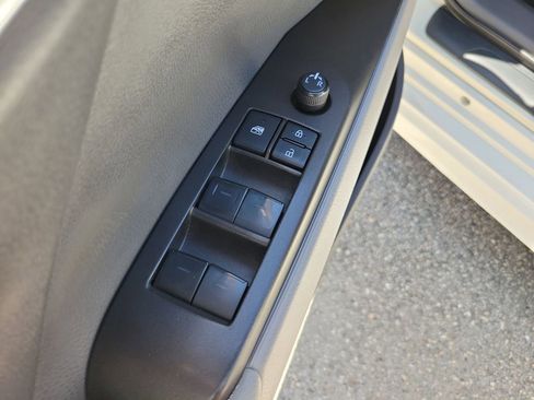 Used 2023 Toyota Camry SE image 14