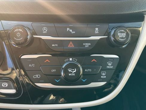 Used 2018 Chrysler Pacifica Touring Plus w/ Tire & Wheel Group image 21