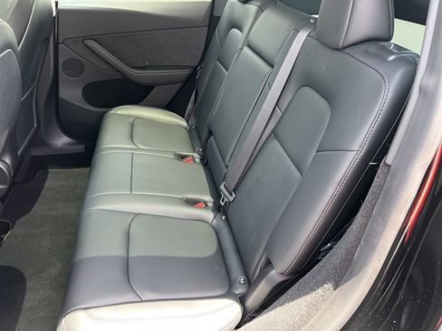 Used 2024 Tesla Model Y Long Range AWD/4WD image 16