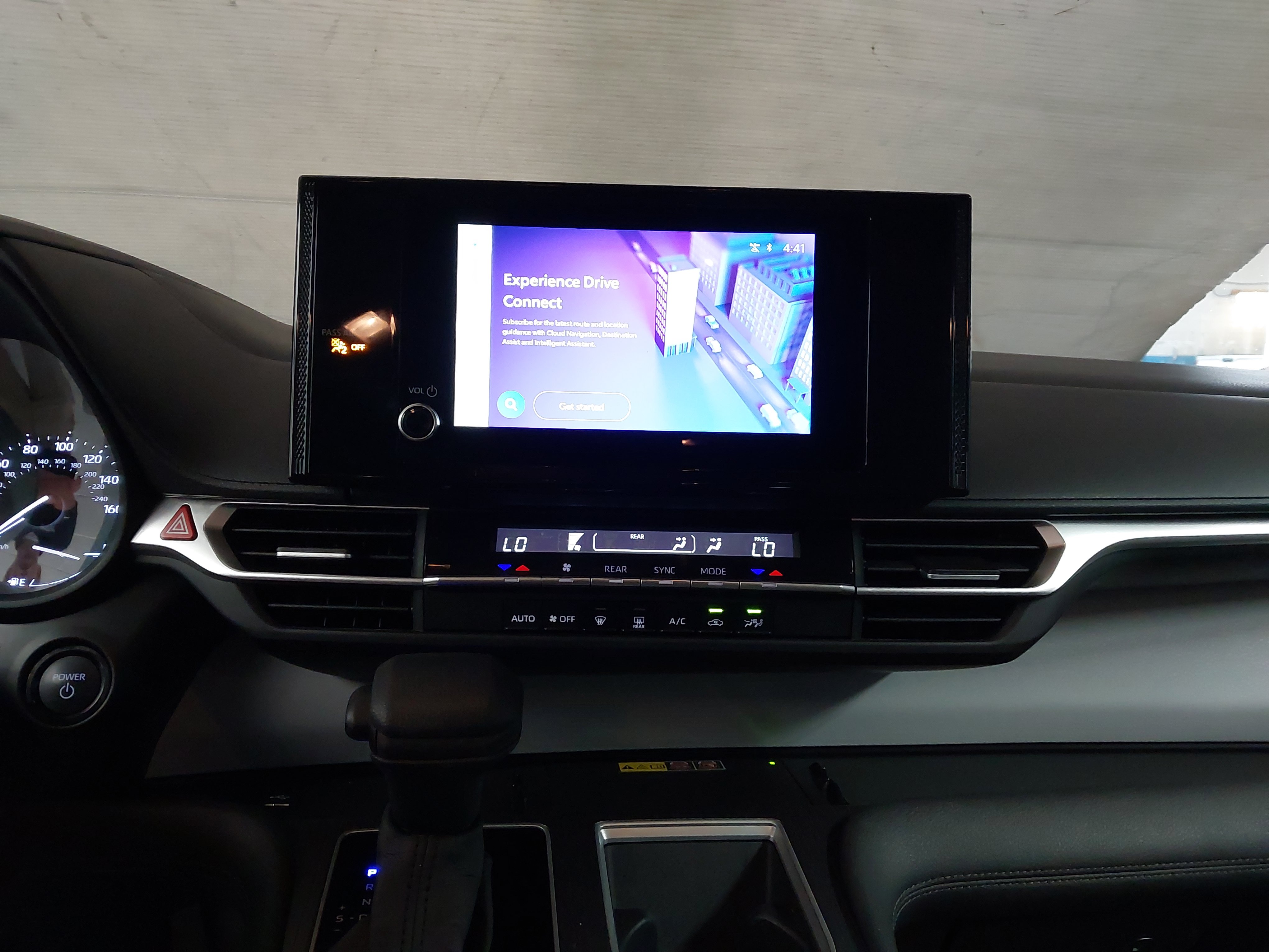 Used 2025 Toyota Sienna LE FWD image 28