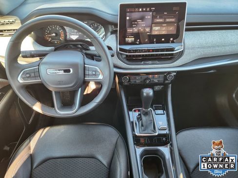 Used 2024 Jeep Compass Latitude image 32