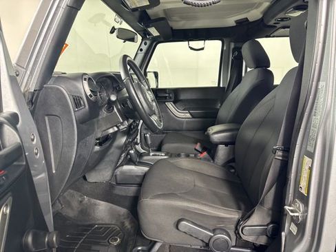 Used 2016 Jeep Wrangler Unlimited Sport w/ Connectivity Group AWD/4WD image 11