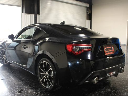 Used 2017 Toyota 86 image 5