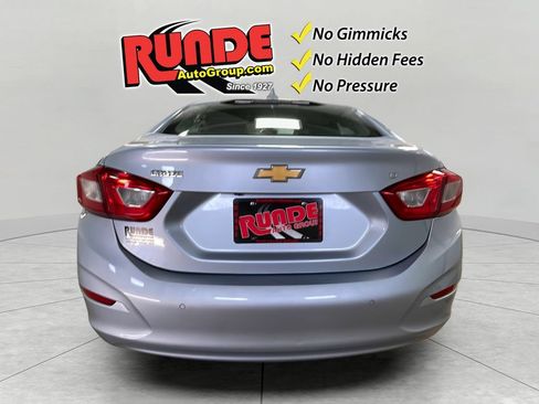 Used 2018 Chevrolet Cruze LT w/ Convenience Package FWD image 5