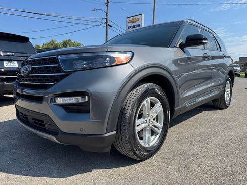 Used 2023 Ford Explorer XLT w/ Equipment Group 202A AWD/4WD image 2