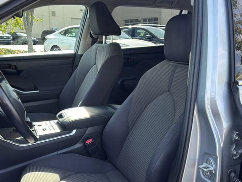 Used 2020 Toyota Highlander LE image 10