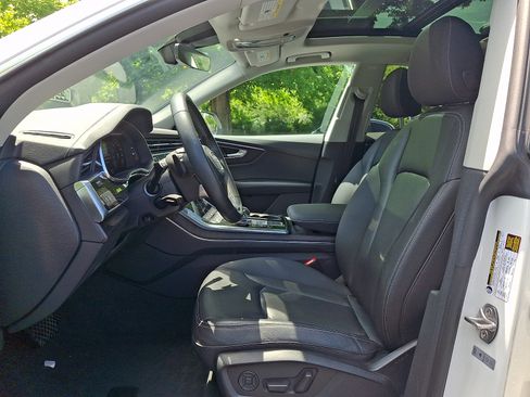 Certified 2023 Audi Q8 Premium w/ Convenience Package AWD/4WD image 13