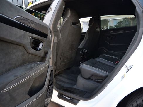 Used 2024 Lamborghini Urus Performante image 36