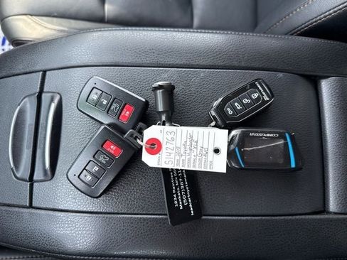 Used 2015 Toyota Highlander XLE AWD/4WD image 6