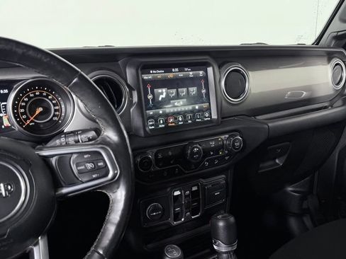 Used 2019 Jeep Wrangler Unlimited Sahara w/ Dual Top Group AWD/4WD image 20