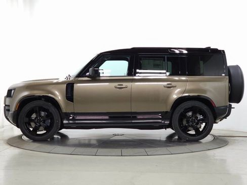 New 2026 Land Rover Defender 110 X-Dynamic SE AWD/4WD image 2