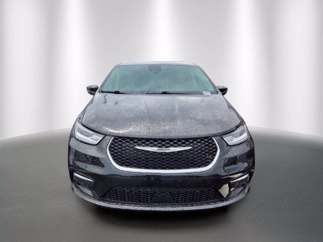 Used 2024 Chrysler Pacifica Touring-L FWD image 6