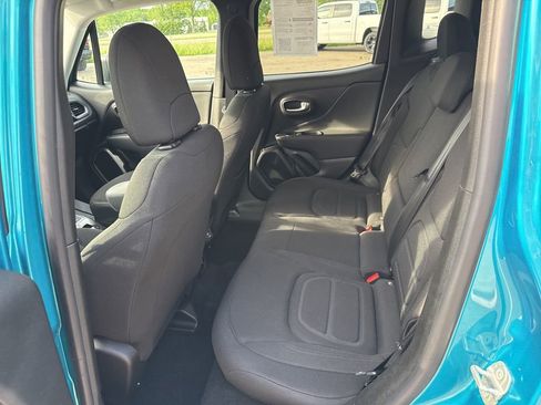 Used 2022 Jeep Renegade Latitude w/ Convenience Group AWD/4WD image 15