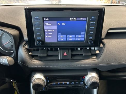 Used 2019 Toyota RAV4 LE image 87