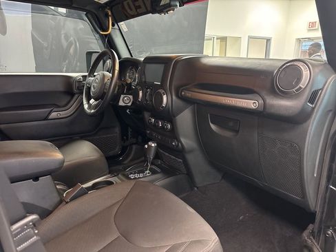 Used 2018 Jeep Wrangler Unlimited Sport w/ Power Convenience Group image 10