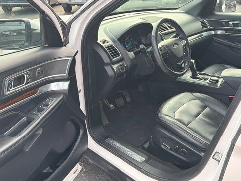 Used 2018 Ford Explorer Limited w/ Equipment Group 301A AWD/4WD image 10