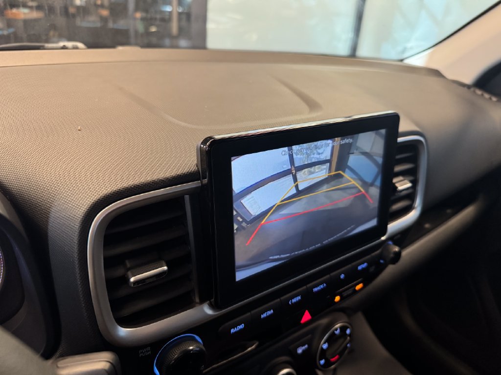 Used 2020 Hyundai Venue SE FWD image 14
