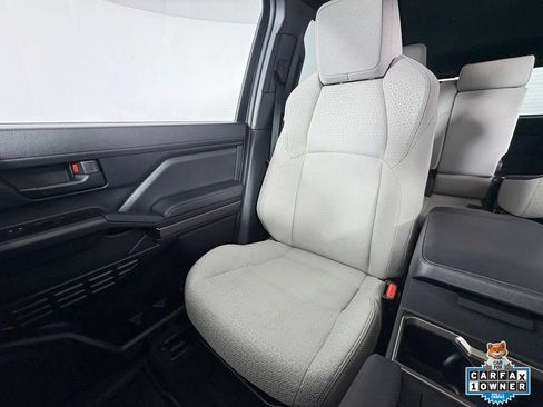 Certified 2025 Toyota 4Runner SR5 AWD/4WD image 18