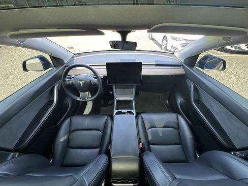 Used 2022 Tesla Model Y Long Range AWD/4WD image 18