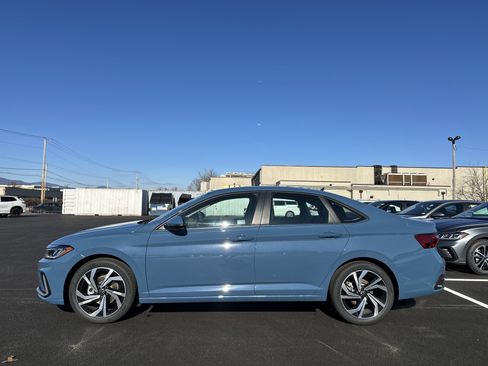 New 2026 Volkswagen Jetta SEL image 9