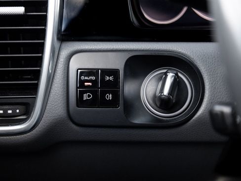 Certified 2021 Porsche Cayenne S image 17