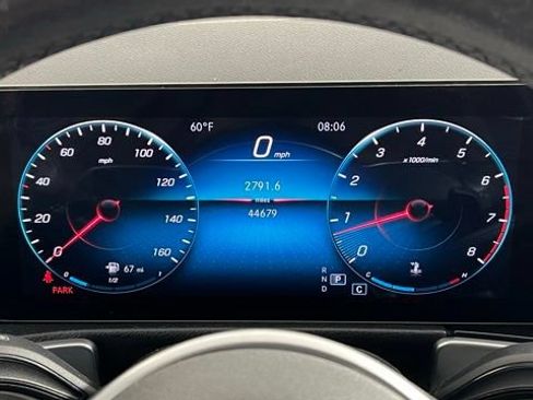 Used 2022 Mercedes-Benz GLB 250 image 11
