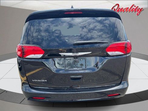 Used 2023 Chrysler Voyager LX FWD image 4