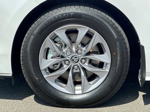 Used 2023 Toyota Sienna XLE w/ XLE Plus Package FWD image 28