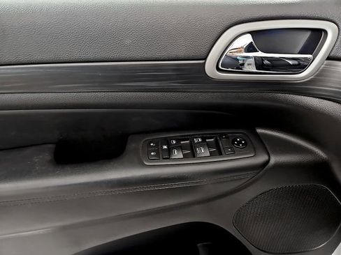 Used 2021 Jeep Grand Cherokee Laredo X image 13