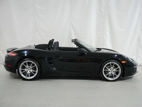 Used 2017 Porsche 718 Boxster RWD image 7