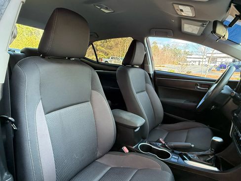 Used 2019 Toyota Corolla LE FWD image 18