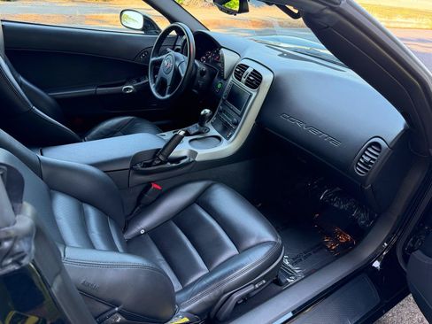 Used 2005 Chevrolet Corvette Convertible w/ Preferred Equipment Group RWD image 13