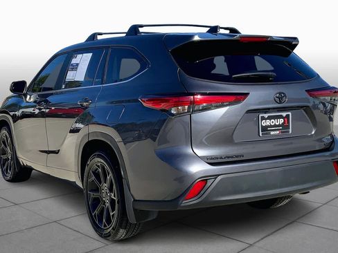 Used 2023 Toyota Highlander LE image 12