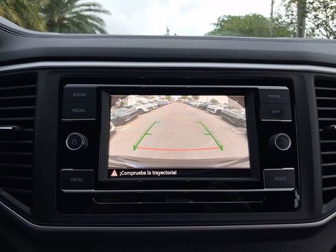 Certified 2022 Volkswagen Atlas Cross Sport SE image 23