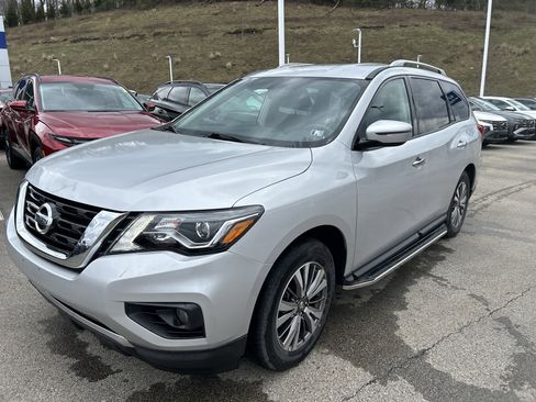 Used 2020 Nissan Pathfinder SV image 27