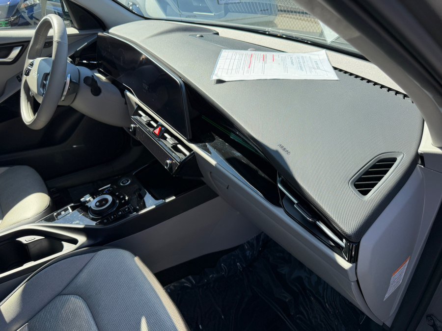 Used 2023 Kia Niro Wave w/ Wave Preserve Package FWD image 30