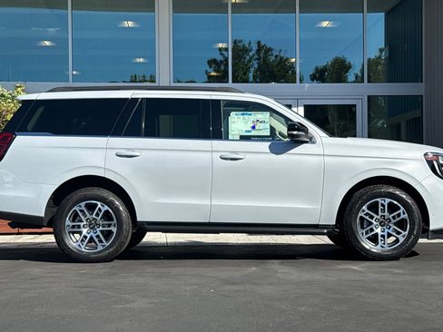New 2025 Ford Expedition Active image 3