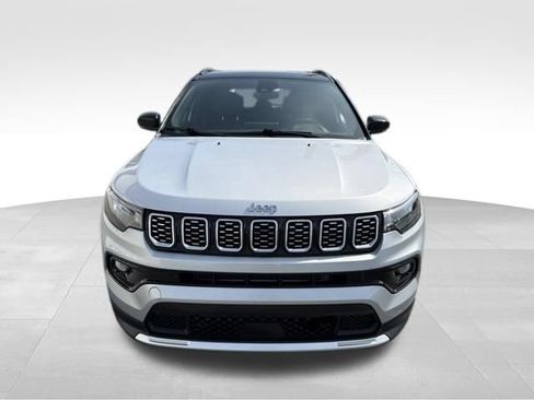 Used 2025 Jeep Compass Limited AWD/4WD image 3