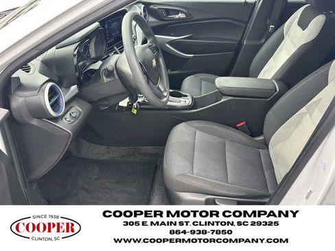 Used 2025 Chevrolet Trax LS FWD image 9