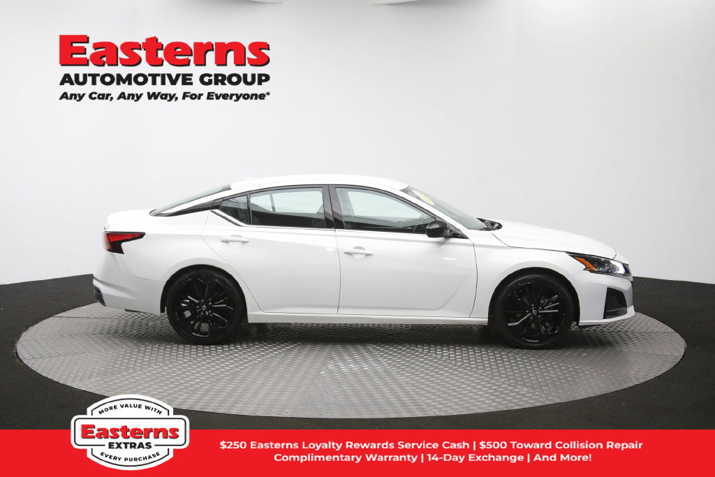Used 2024 Nissan Altima 2.5 SR FWD image 42