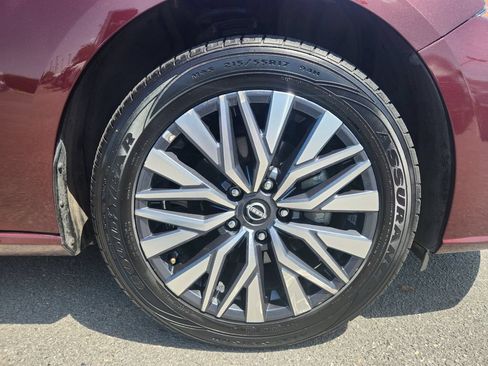 Used 2025 Nissan Altima 2.5 SV AWD/4WD image 9
