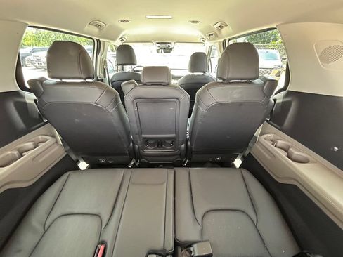 Used 2025 Kia Carnival LXS FWD image 15
